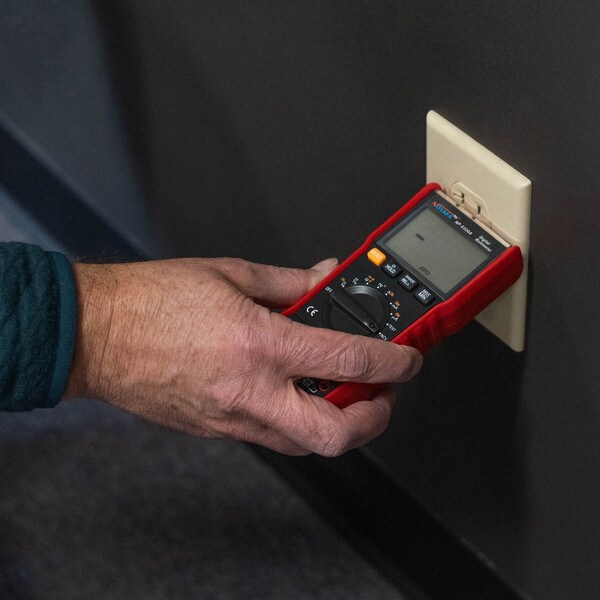 Main product image for True RMS Digital Multimeter with NCV, Frequency, Capacitance and Shock Proof Cover390-749